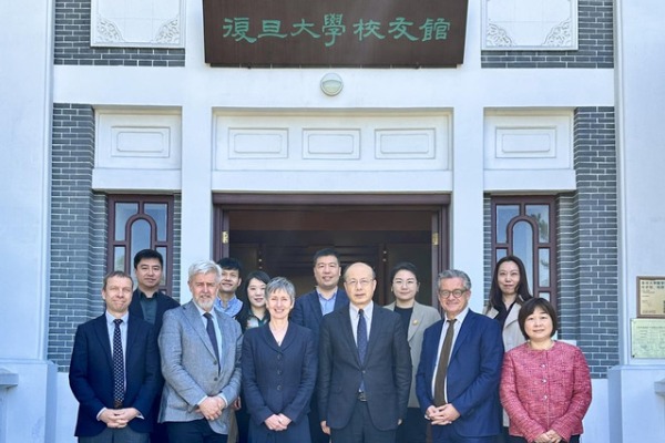 伦敦政治经济学院副校长访问复旦大学